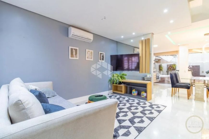 Casa Sobrado de 3 dormitórios com suíte, closet, sacada e Jacuzzi, à venda em Canoas!