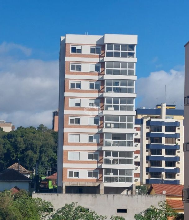 Apartamento alto padão, com 3 dormitórios, sendo uma suíte, vaga dupla, no Centro de Canoas - Aceita