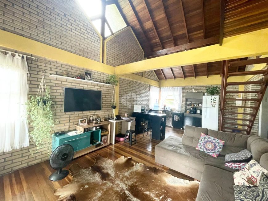 Casa com 3 dormitórios - Bairro Olaria, Canoas.