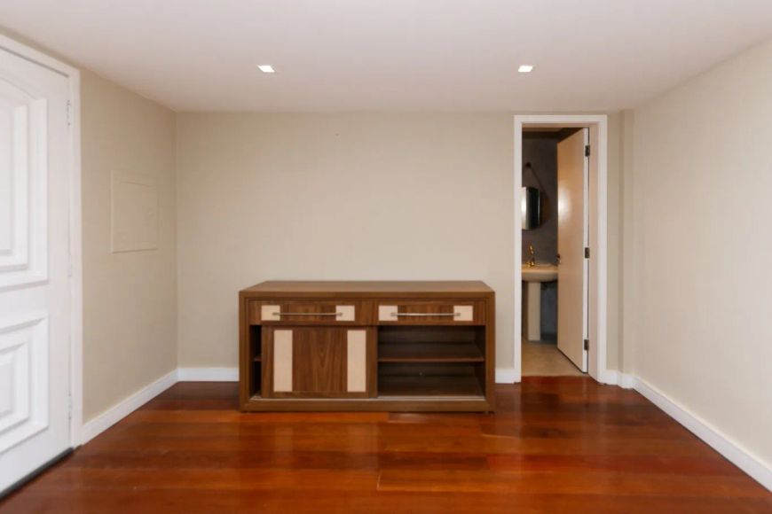 Apartamento com 3 Quartos à Venda no bairro Centro com 173m²
