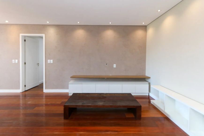 Apartamento com 3 Quartos à Venda no bairro Centro com 173m²