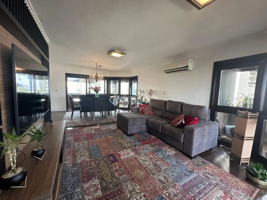 Amplo e lindo apartamento de 201 metros quadrados privativos, andar alto e vista panorâmica.