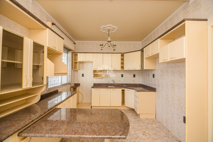 Casa/Sobrado 5 dormitórios com suíte/closet/hidro, pátio à venda no bairro Igara-Canoas