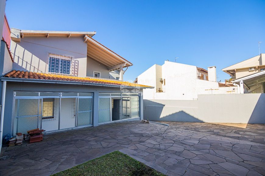 Casa/Sobrado 5 dormitórios com suíte/closet/hidro, pátio à venda no bairro Igara-Canoas