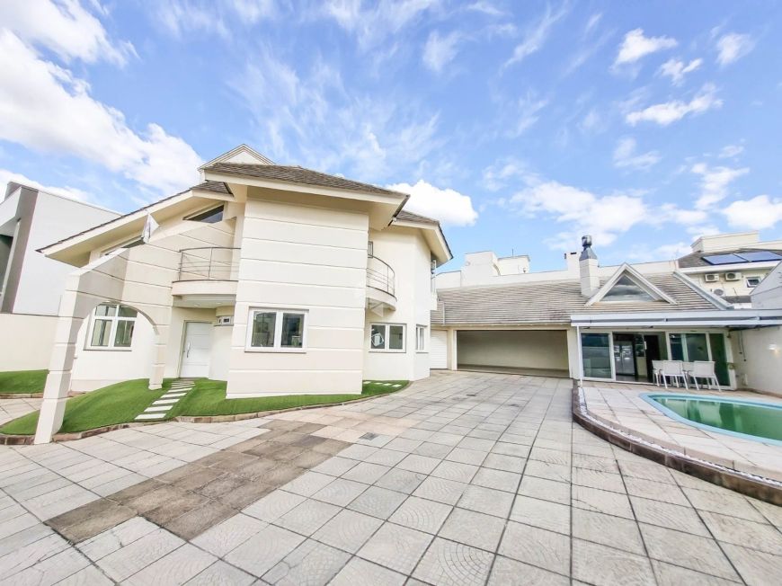 Casa. 4 dormitórios, Alto Padrão à Venda no Moinhos de Vento - Canoas | Aceita Financiamento / Total