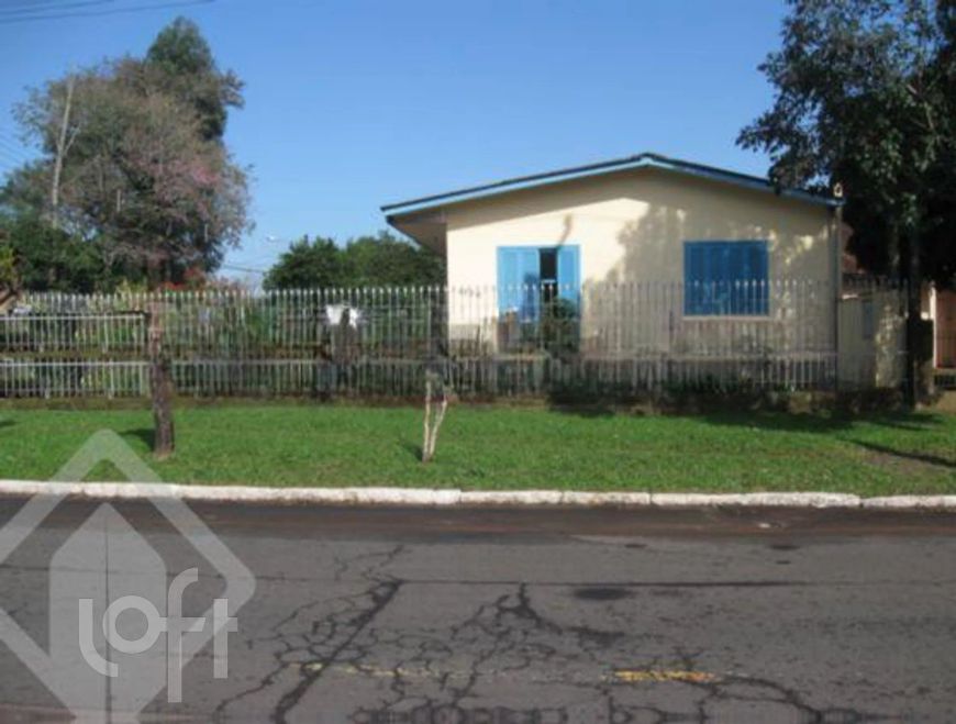 Casa à venda em São José com 580 m², 2 quartos, 1 vaga