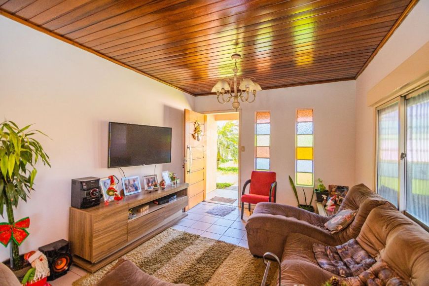 Casa térrea com 3 dormitórios, aceita financiamento, no bairro Niterói/Canoas.