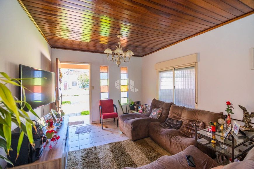 Casa térrea com 3 dormitórios, aceita financiamento, no bairro Niterói/Canoas.