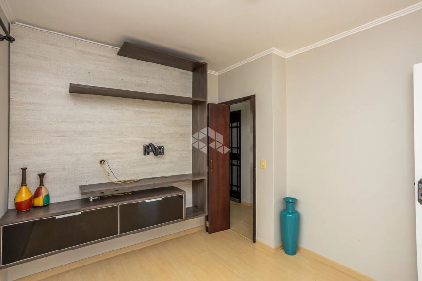 A casa térrea tem uma área de 170,00 m² e possui 4 dormitórios, um living com 2 ambientes , cozinha