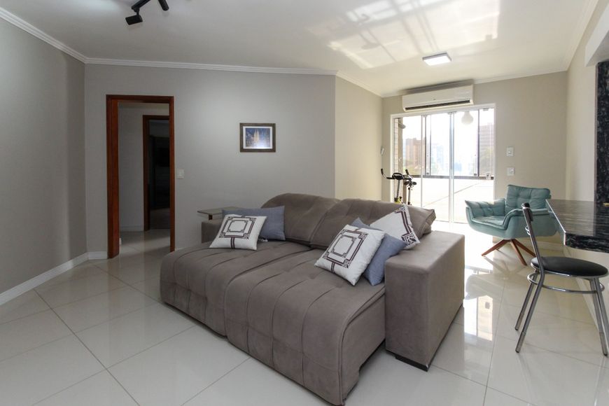 Apartamento com 3 Quartos à Venda no bairro Centro com 124m²