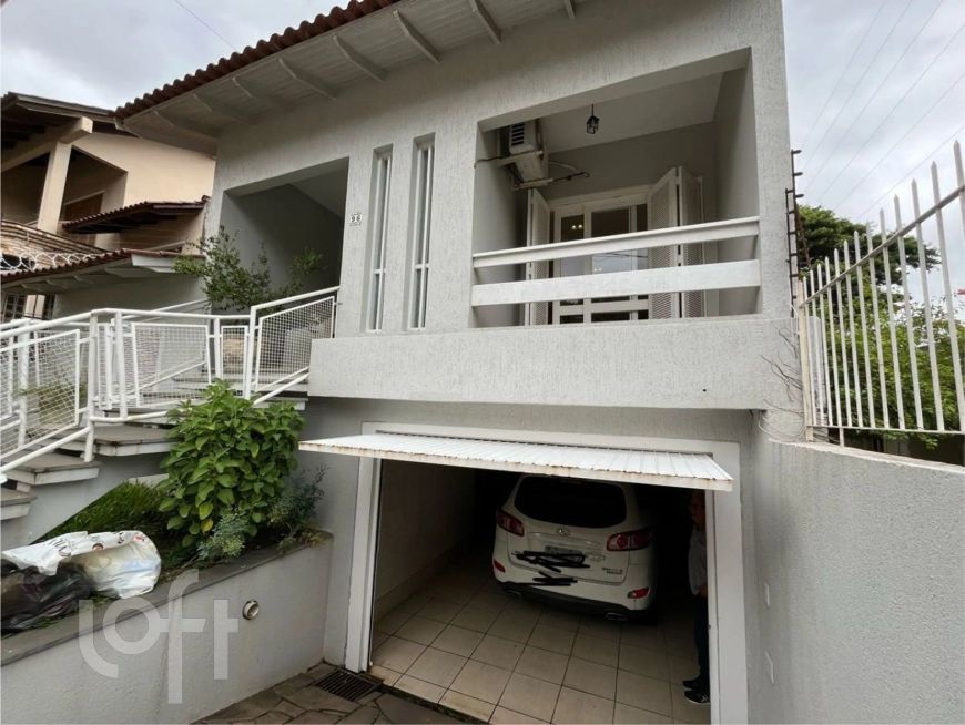 Casa à venda em Centro com 245 m², 3 quartos, 1 suíte, 4 vagas