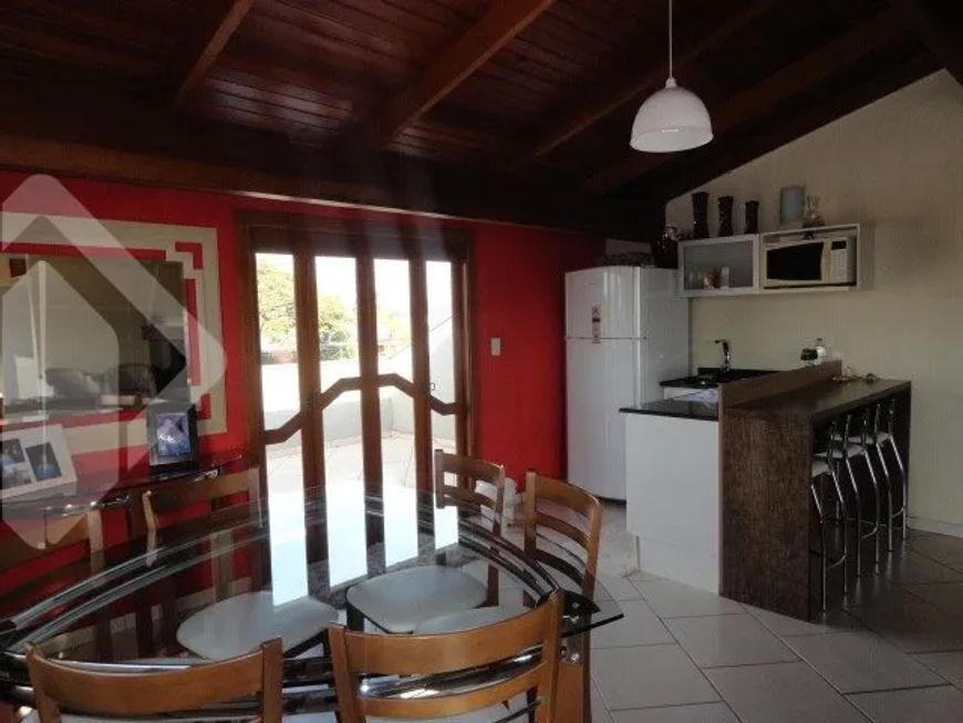 Excelente sobrado com 3 pisos, para quem tem família numerosa!