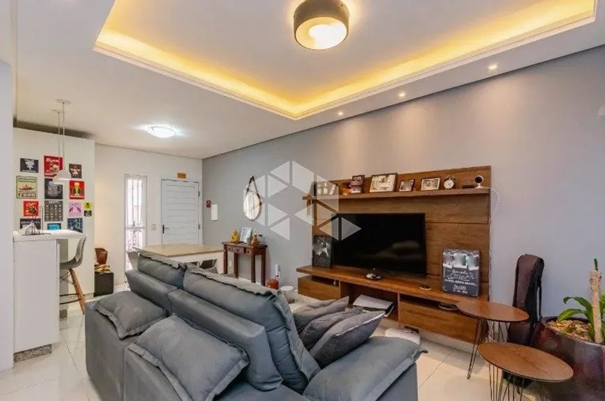 Casa/Sobrado com 2 dormitórios, sendo duas suítes, 81m² privativos, com vaga para 2 carros, no Bairr