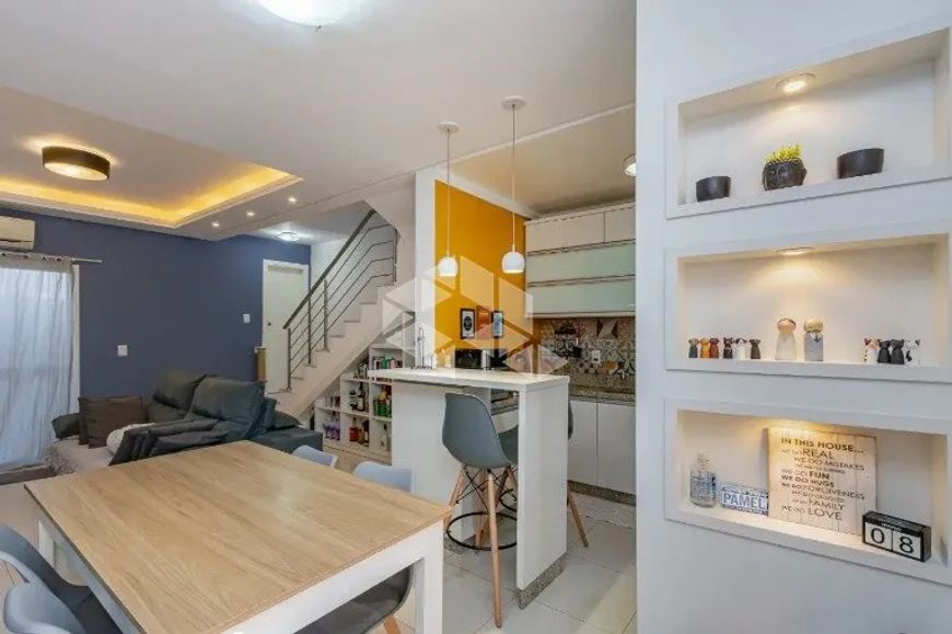 Casa/Sobrado com 2 dormitórios, sendo duas suítes, 81m² privativos, com vaga para 2 carros, no Bairr