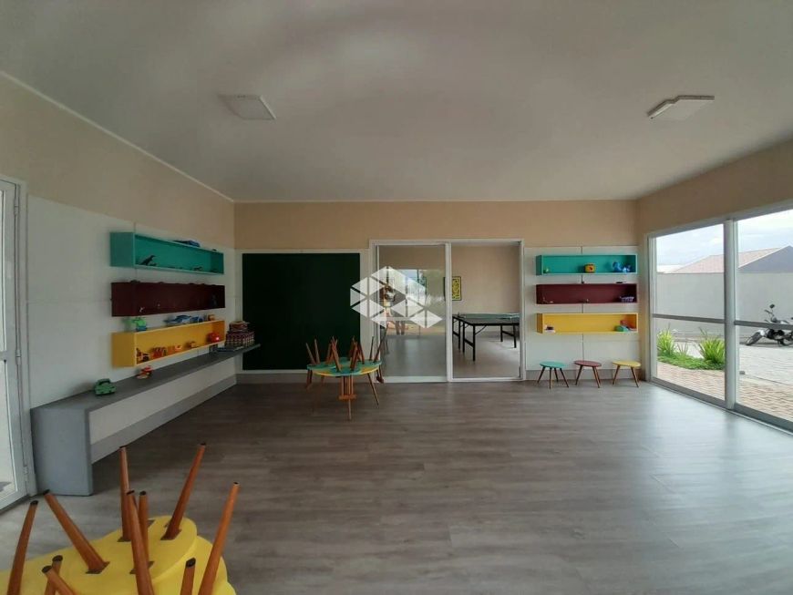 Apartamento 2 dormitórios, 1 banheiro, com vaga de garagem.