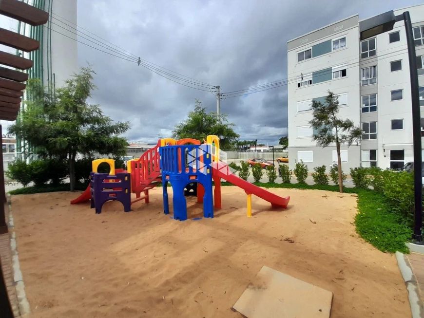 Apartamento 2 dormitórios, 1 banheiro, com vaga de garagem.