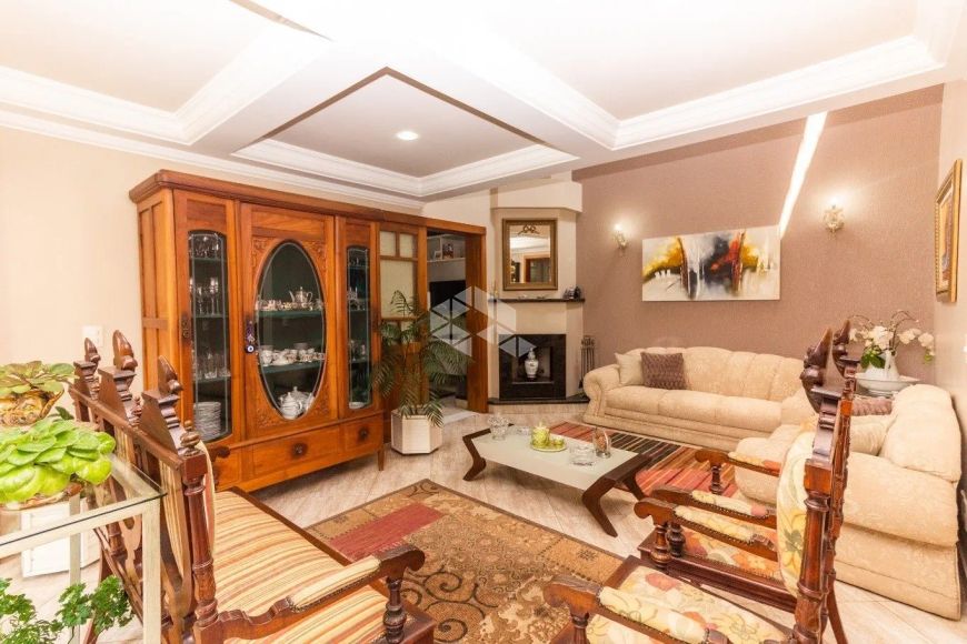 Casa sobrado 4 quartos, 1 suíte, 2 banheiros, sala de estar, sala de jantar, lavabo,pátio com piscin