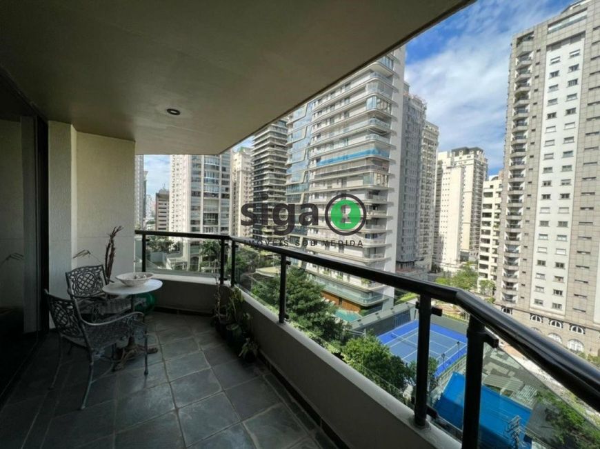 Apartamento a venda com 4 suítes e 4 vagas no Itaim Bibi -SP