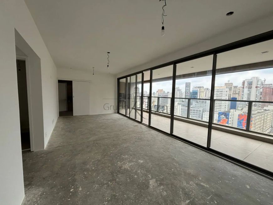 Apartamento - Vila Nova Conceição - 2 Dormitórios - 142m²