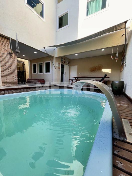 Casa à venda no bairro Km2 com 4 suítes, uma com closet, hidro, PETROLINA - PE
