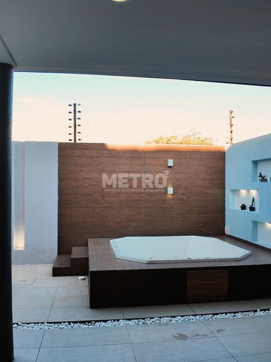 Casa à venda, orla, 4 4, sendo 03 suítes, master com closet e hidromassagem