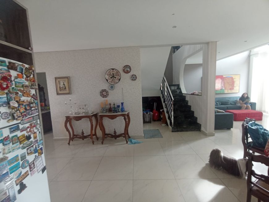 Casa de condomínio para venda possui 380 metros quadrados com 4 quartos