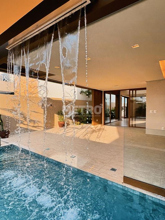 Casa no Alphavile, 4 Suítes, Master com closet e banheira, Piscina, Área Gourmet