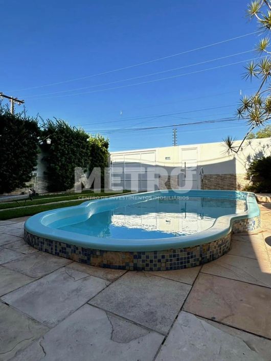 Casa à venda, Colina Imperial, 3 quartos, sendo 01 suíte, piscina