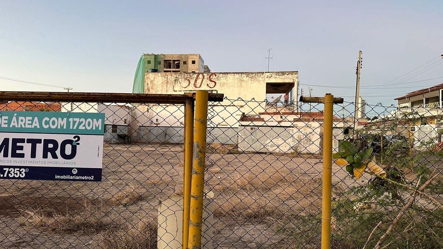 LOTES, Bairro Atrás da Banca, São ao todo 07 lotes. 04 lotes 42,75 × 25 e 03