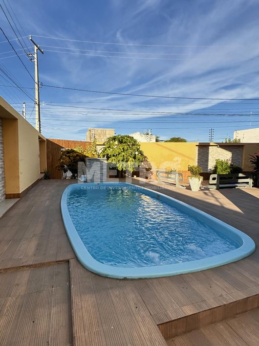 Casa à venda, orla, 6 quartos, sendo 2 suítes, piscina com cascata, gourmet
