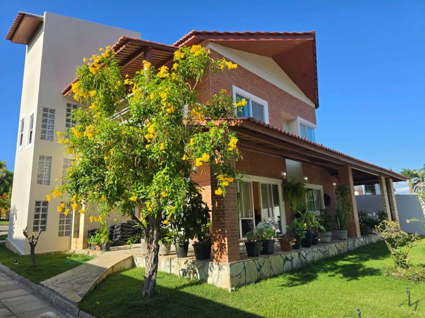 **Casa dos Sonhos no Condomínio Portal das Águas!**