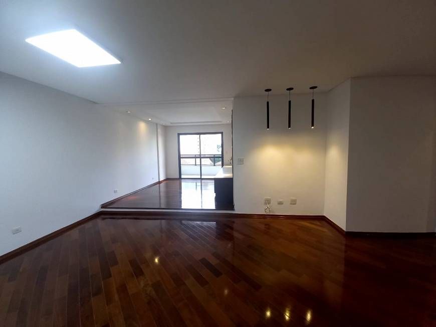 Apartamento para venda tem 132 metros quadrados com 3 quartos
