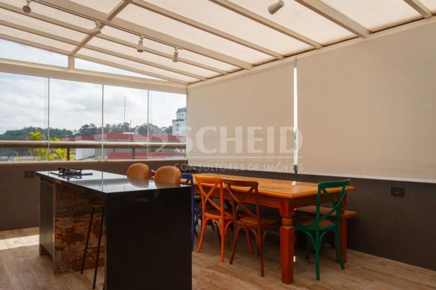 Cobertura no Real Parque, com 198 m²