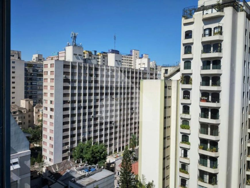 Apartamento com 3 dormitórios, 1 suíte e 1 vaga, reformado em frente ao Shopping Higienópolis