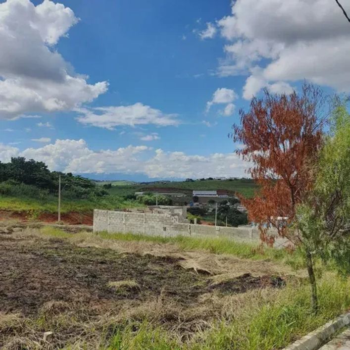 Oportuniadade!! Lote com 250m² bem localizado no Loteamento Belle Ville em Taubaté