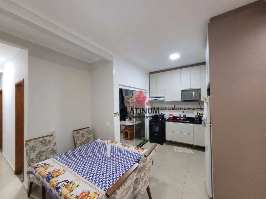 Casa ampla e com boa localização à venda!!