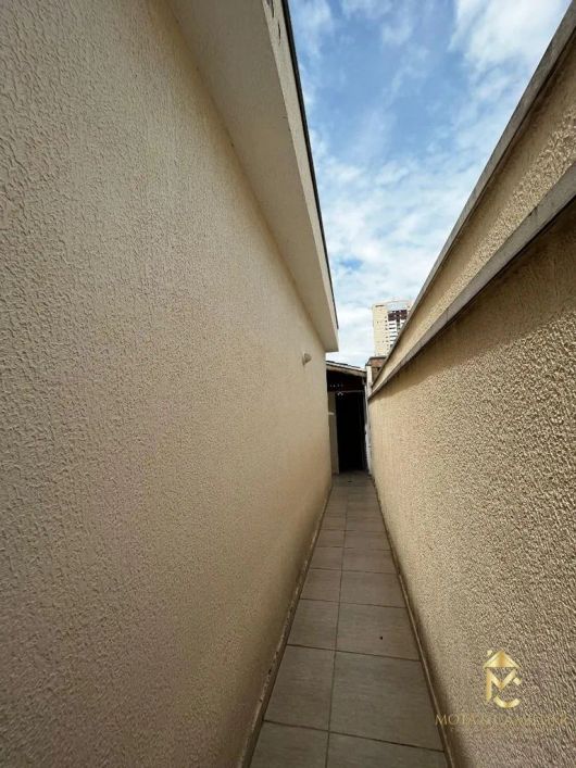 Casa à Venda em Vila Regedor, Taubaté - SP