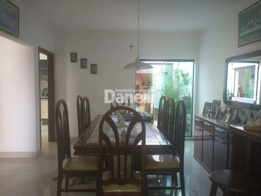 Sobrado à venda, 3 quartos, 1 suíte, 3 vagas, Jardim Neusa Maria - Taubaté/SP