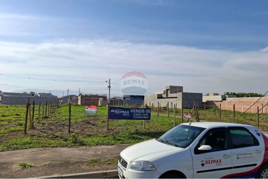 Excelente Terreno à venda no Residencial Quintas de Santa Cruz com 300m², lote comercial, plano e lo