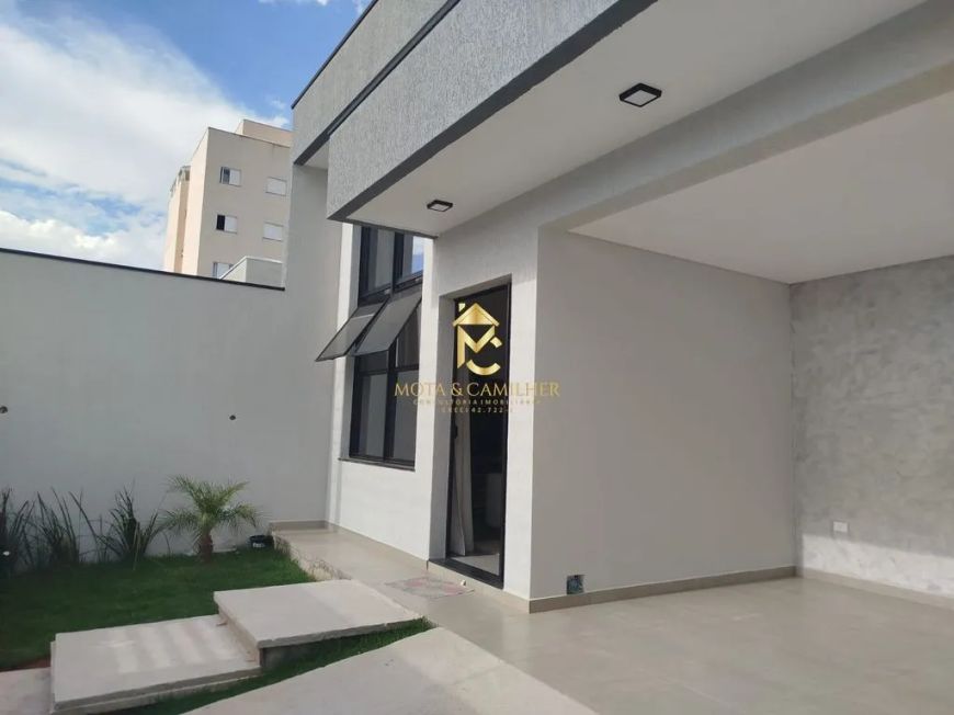 Casa com piscina à venda no bairro familiar Di Napoli