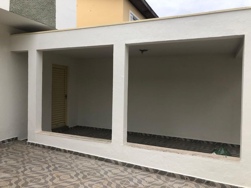 Sobrado para aluguel tem 90 metros quadrados com 3 quartos