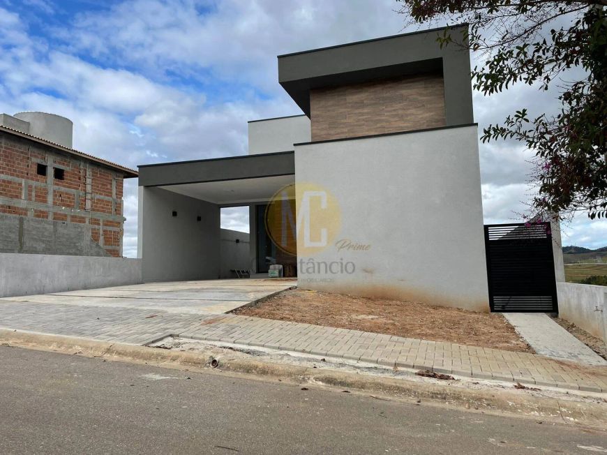 Casa 3 Dormitórios sendo 1 Suíte - 173 m² - Cond Fechado Taubaté