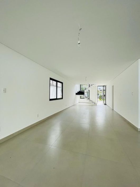 Lindo sobrado Taubaté Village , com 3 suites amplas , excelente acabamento!