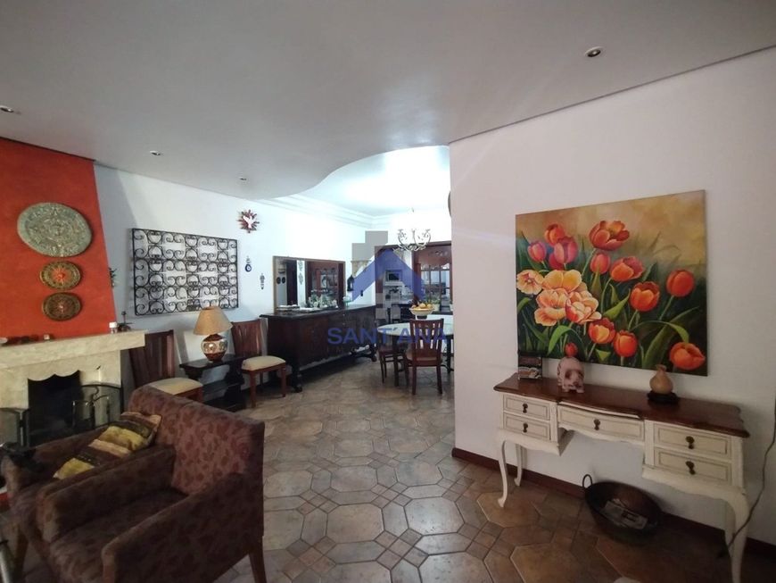 SOBRADO DE 300M² COM 4 SUÍTES NO JARDIM JABUTICABEIRA EM TAUBATÉ /SP