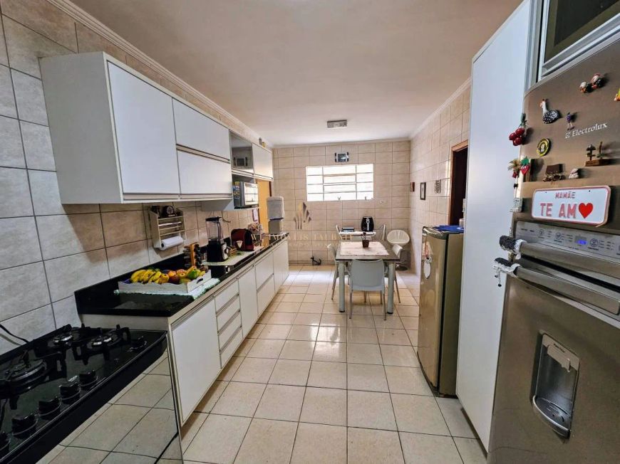 Sobrado à venda em Taubaté, Jardim Ana Emilia, com 5 quartos, 230m²