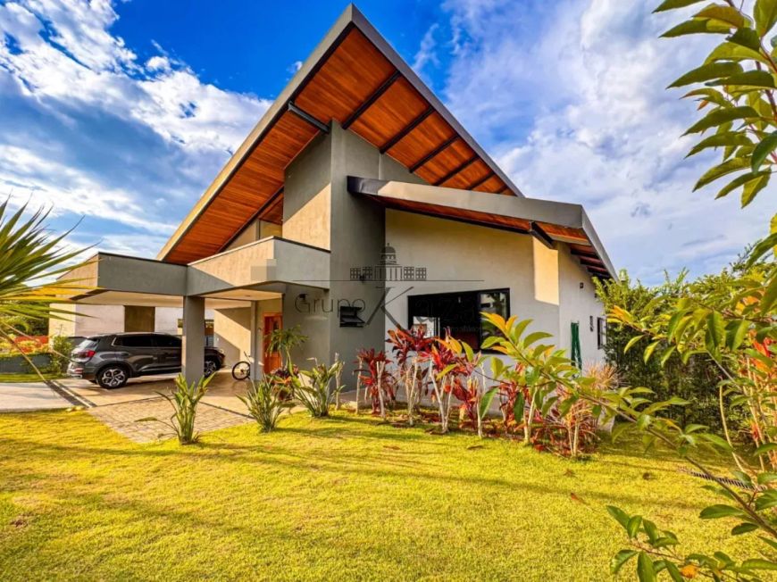 Oportunidade - Casa Térrea em Condomínio Altos do Cataguá - Taubaté - 4 Dormitórios.