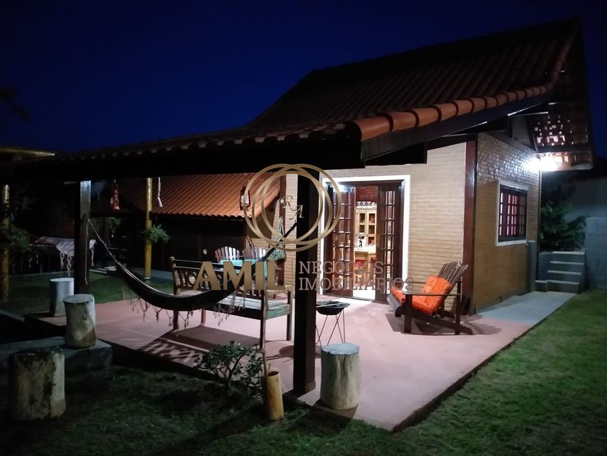 Charmoso Sitio com 20.000m² com duas casas e um belo chalé no bairro Sete Voltas em Taubaté por R$2.