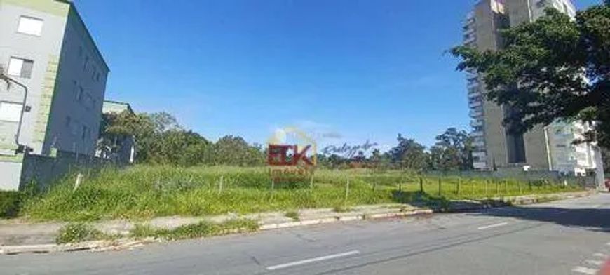 Terreno à venda, 1900 m² em excelente localização