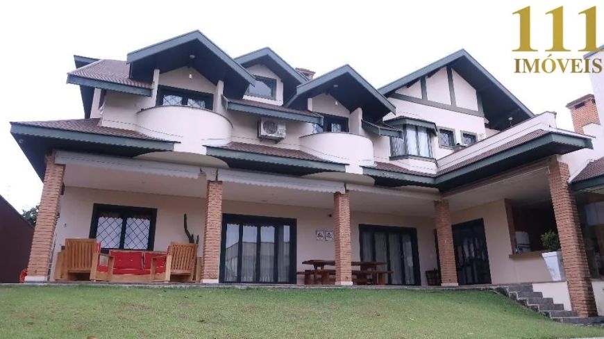 Residência no Condomínio Portal da Serra