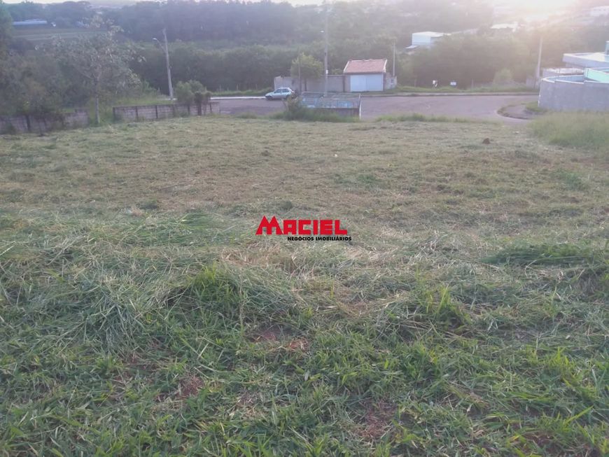Terreno em Taubaté com 1.100 metros, pequeno declive, rua com asfalto, próximo a Dutra e via Vale sh
